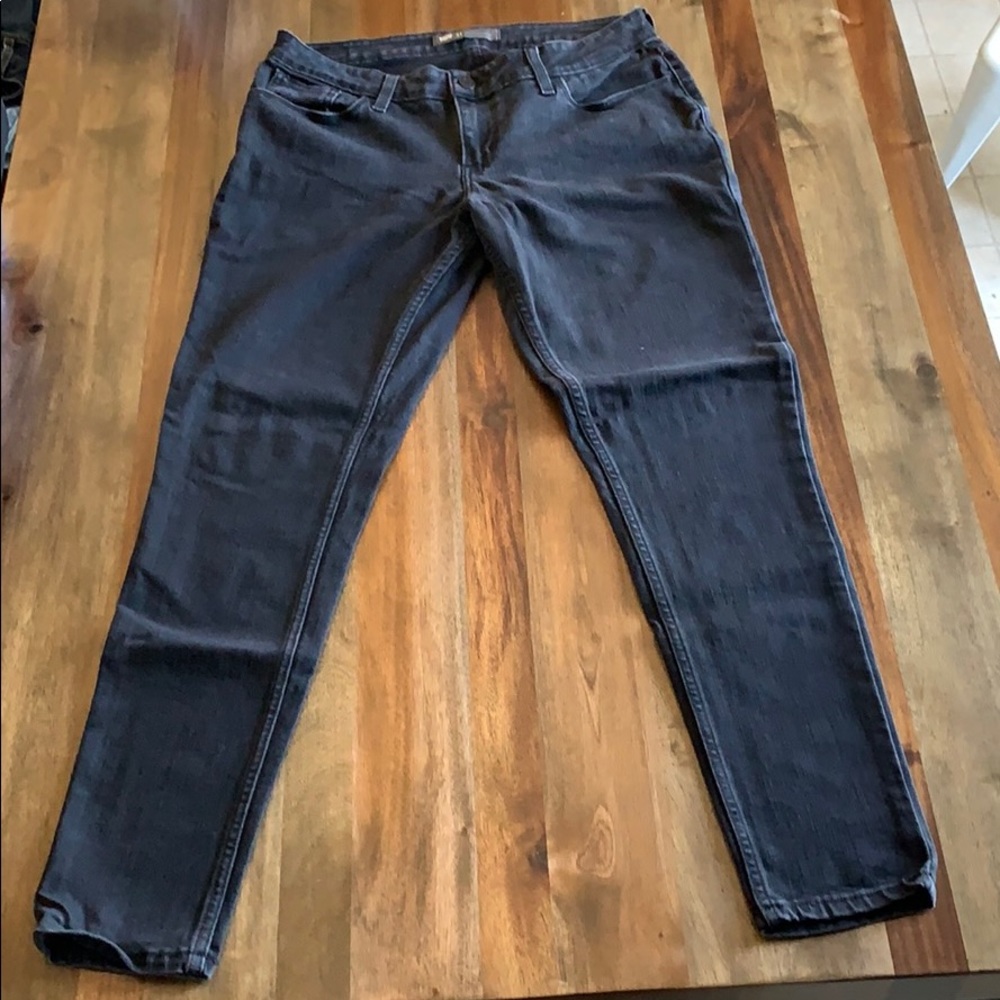 Black Levi’s size 31 legging jeans